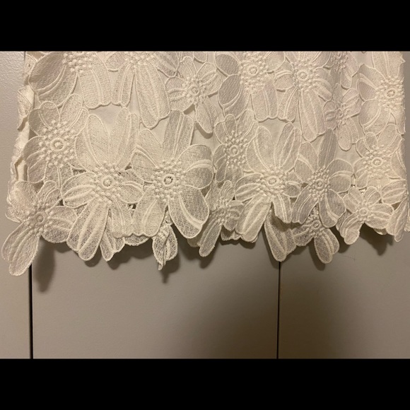 RW&Co white flower tank - Picture 2 of 3